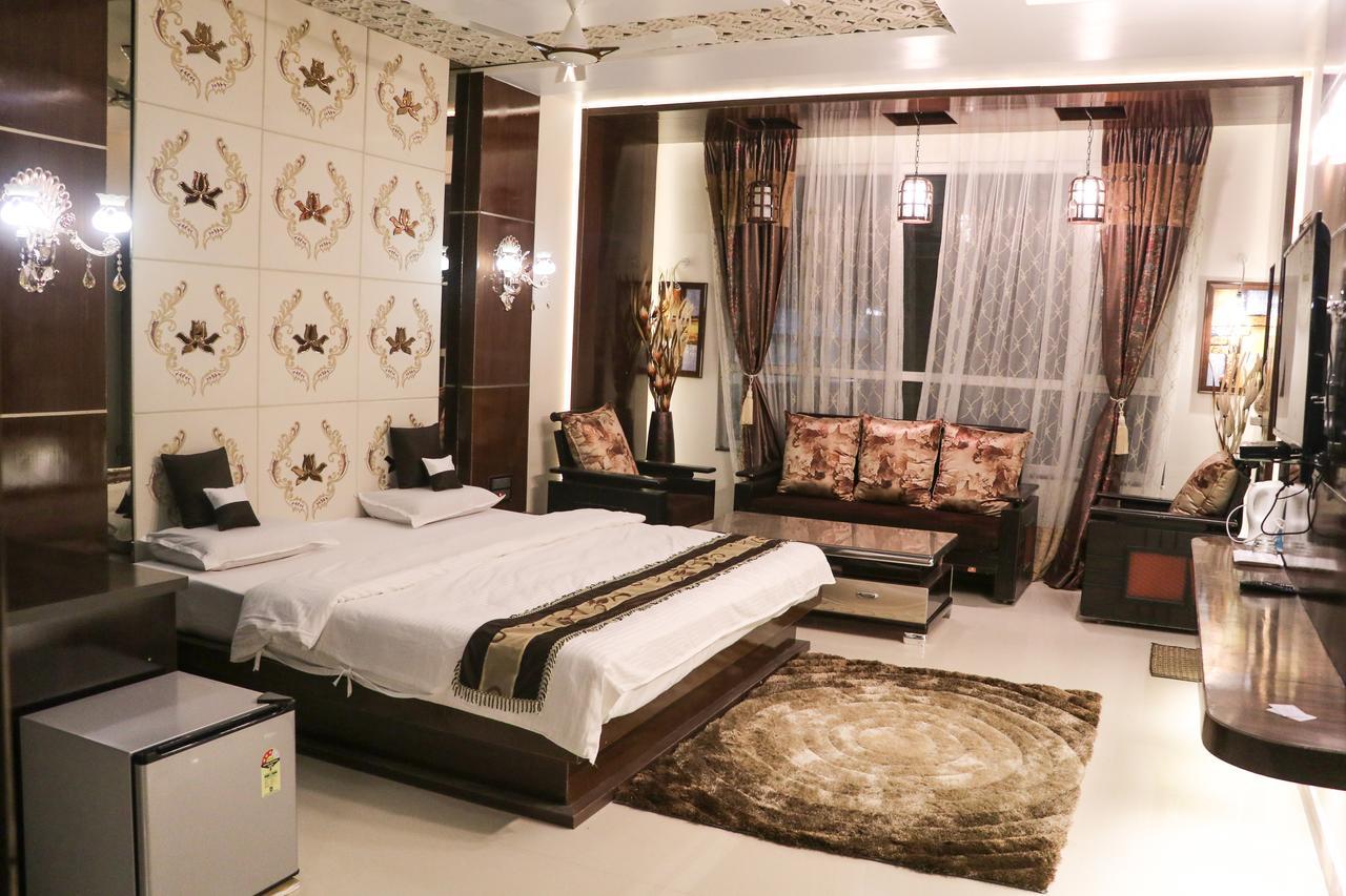 Hotel Rajahamsa Anantapur Extérieur photo